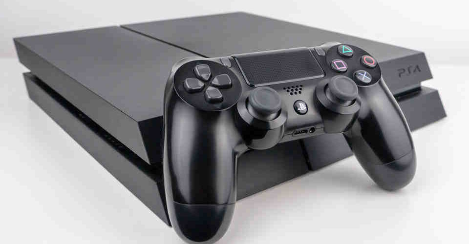 La pénurie de PS5 aurait conduit Sony à fabriquer plus de PS4 que prévu initialement